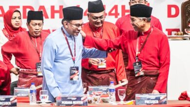 Anwar Ibrahim prioritises people over personal experience at Umno Assembly