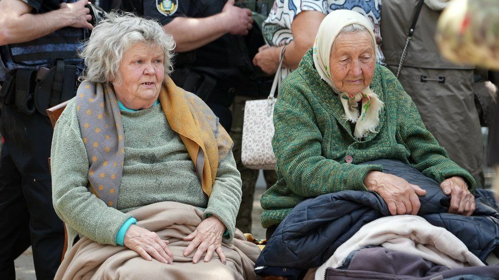 Ukrainian flood survivors rescued amid Russian occupation and destroyed bridges