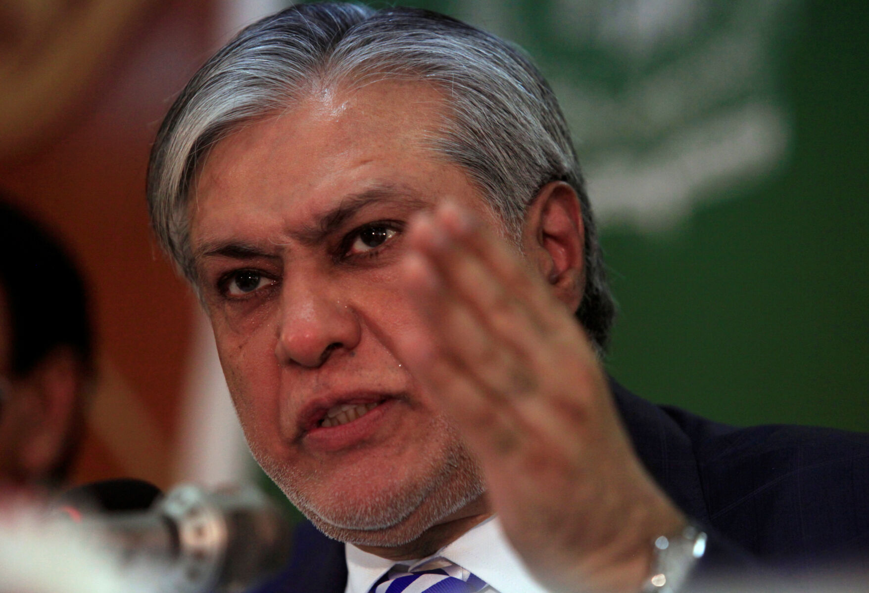 Pakistan aims for bn budget to tackle economic crisis, unlock IMF funds