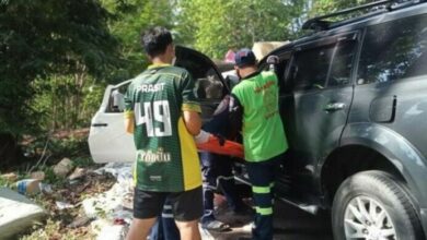 Thai delivery driver asleep at the wheel, killing himself and 2 others