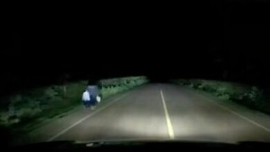Young Thai man safely escorts mother-daughter duo on dangerous 10km night walk (video)