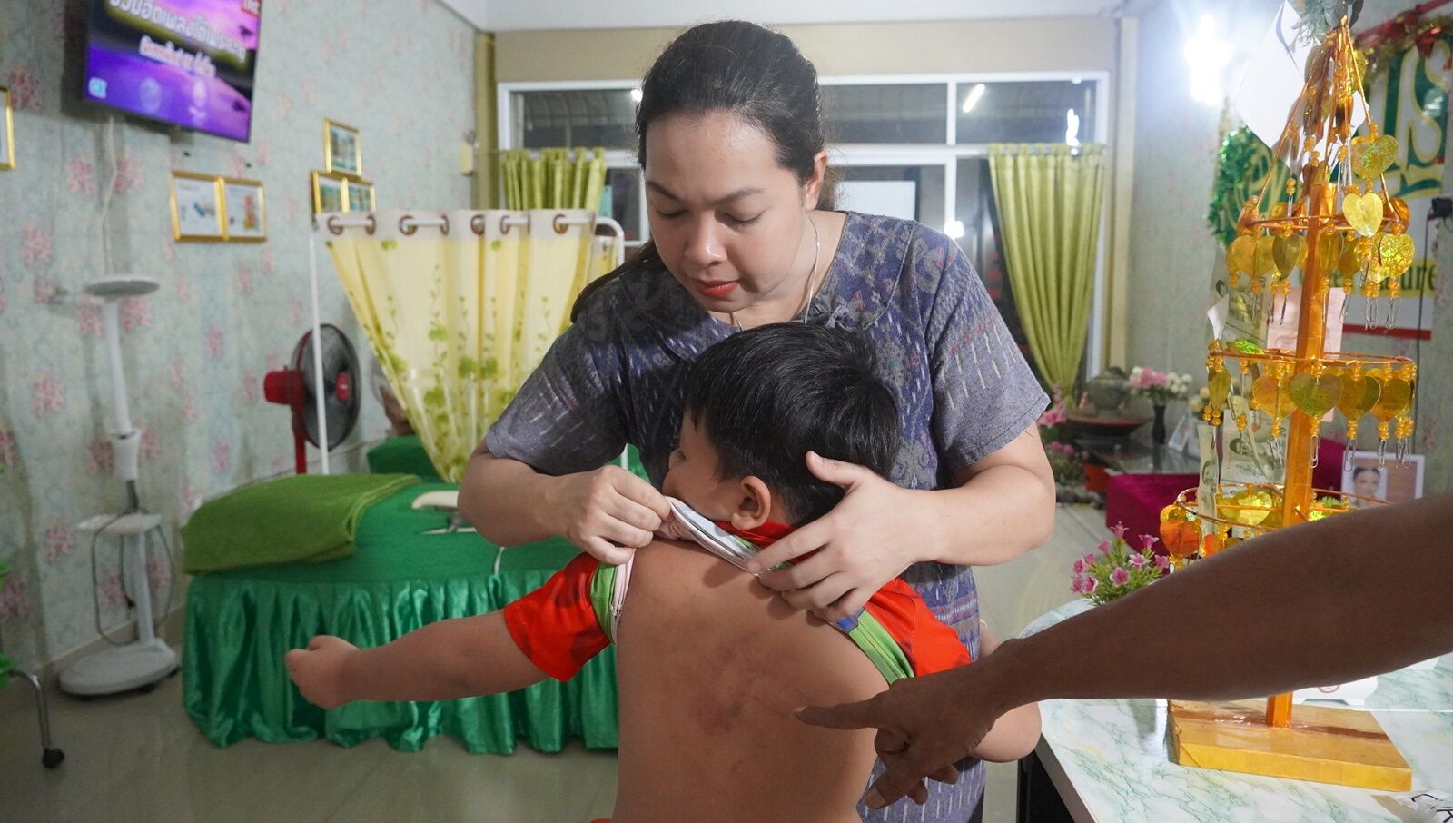 Thai father unveils child abuse by nursery teacher over car damage incident