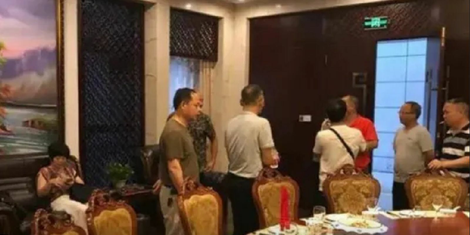 Man leaves after woman brings 23 relatives on first date, takes legal action Thaiger pic image