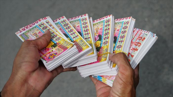 Vietnamese woman finds hidden lottery tickets during house cleaning, alerts police