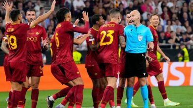 Referee Anthony Taylor harassed by Roma fans at Budapest Airport