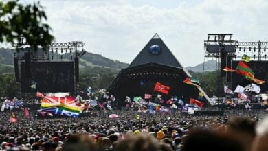 Glastonbury urges fans to avoid disposable vapes for eco-friendly festival