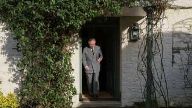 King to relinquish £1.2m Welsh farmhouse, Llwynywermod estate