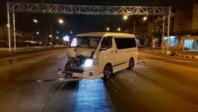 Chon Buri van collision leaves 5 injured in early morning accident