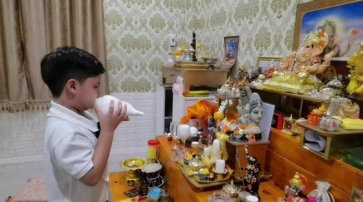6 year old Thai boy stuns with self-taught Lord Ganesha rituals and prayers (video) | News by Thaiger