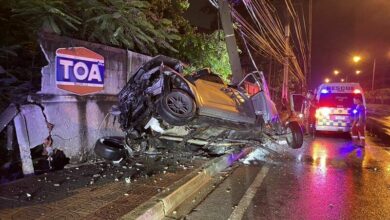 Fatal collision with electric pole kills two, leaving four critically injured in Samut Sakhon