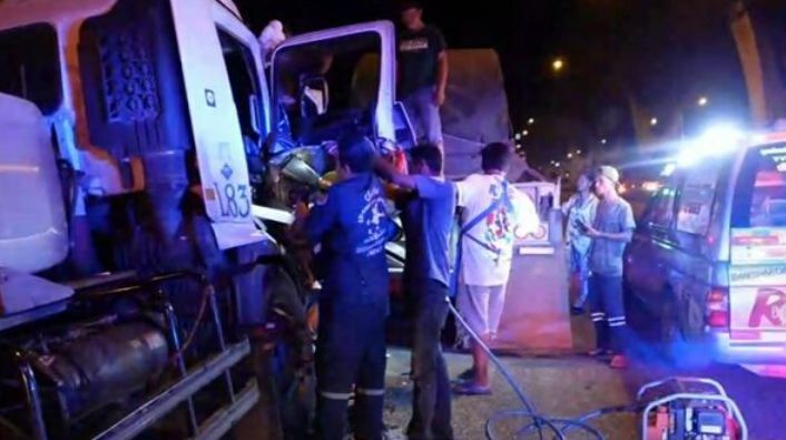 Highway collision leaves a lorry driver critically injured in Bangkok