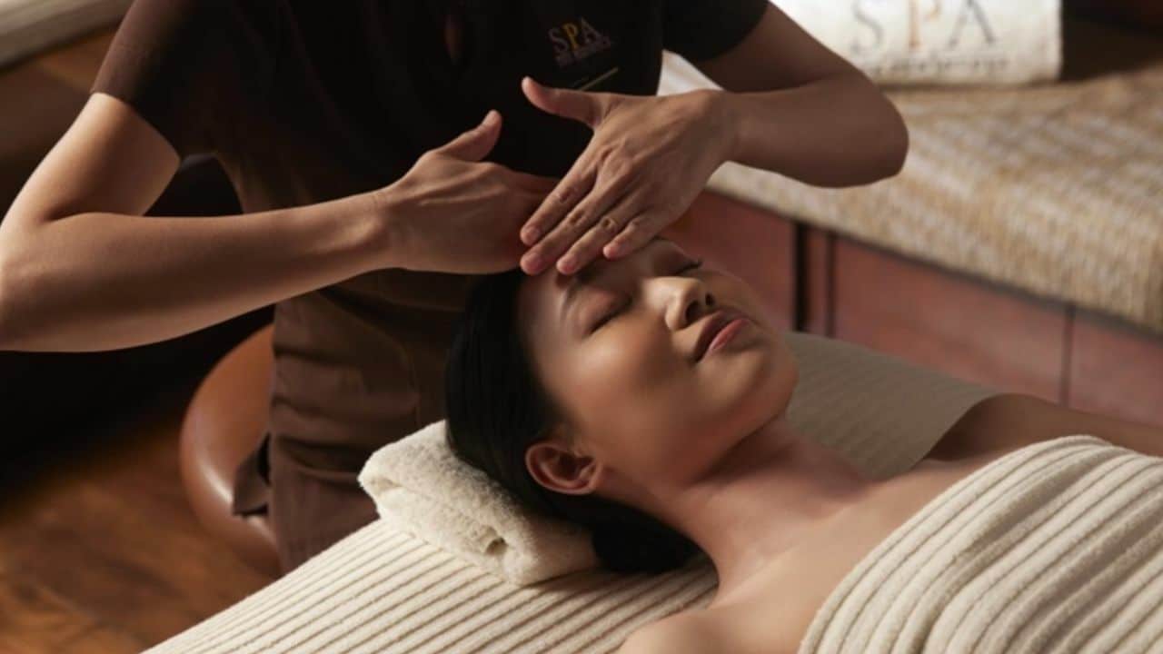 Facial treatment at The Peninsula Spa Bangkok