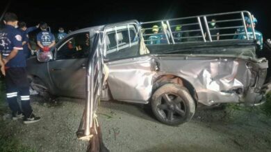 8 killed and 3 injured after pickup collides with train near Bangkok