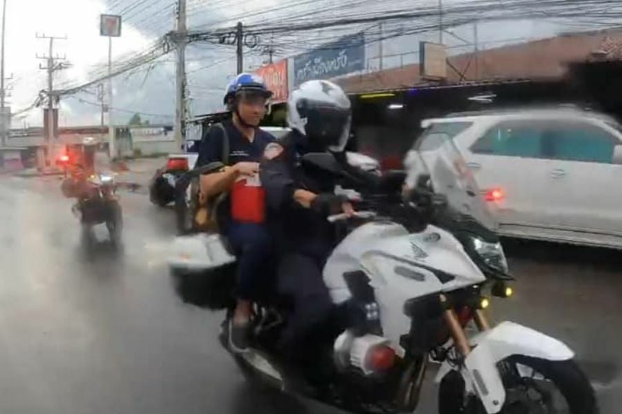 Thai netizens’ hearts warmed by heroic duo’s life-saving heart delivery, rain or shine