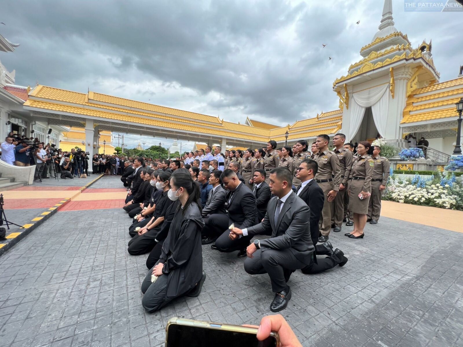 Bangkok bids farewell to Police Major Siwakorn Saibua in moving temple service