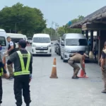 Wild west drama unfolds at Samui Airport: Minibus driver shoots Grab driver in fiery clash | Thaiger