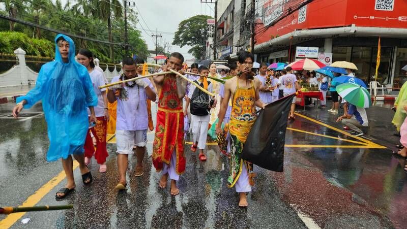 Rain doesn't dampen spirits at the Phuket Vegetarian Festival | News by Thaiger