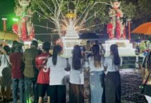 Thailand's Tourist Police under fire for carrying famous lawyer's luggage (video) | News by Thaiger