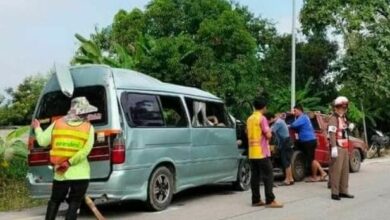 Vehicular accident in Chiang Rai leaves driver dead and over 20 students injured