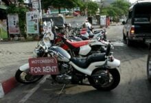 A harsh sign, a serious message: Chiang Mai scooter and motorbike rental’s warning sparks debate online | Thaiger