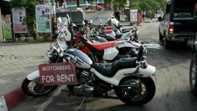 A harsh sign, a serious message: Chiang Mai scooter and motorbike rental’s warning sparks debate online | Thaiger