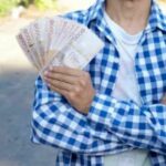 Unexpected reunion at Siam Paragon leads to 350,000 baht repayment (video) | Thaiger