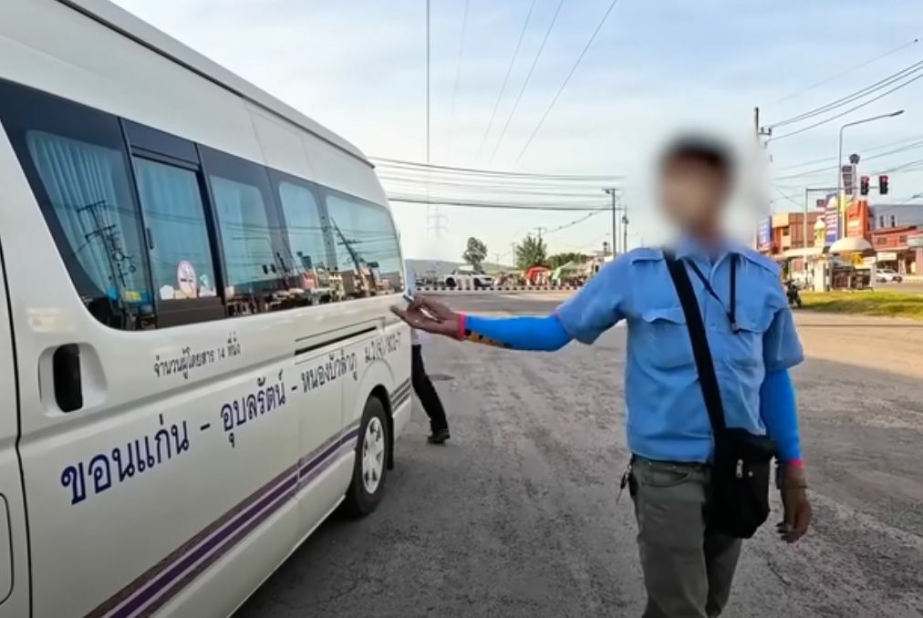 Minibus manager fined 5,000 baht for leaving Thai YouTuber stranded (video)