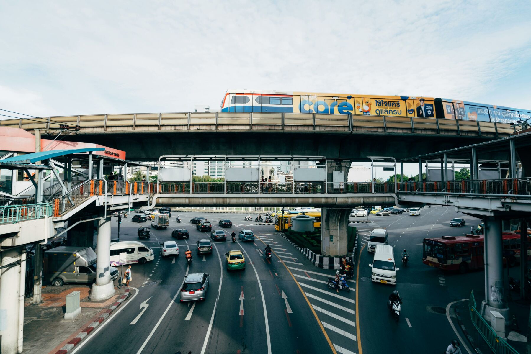 Navigating Thailand’s highways: a guide to smooth travel