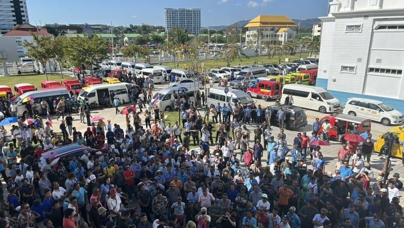 Phuket taxi drivers protest against rise of illegal taxi apps