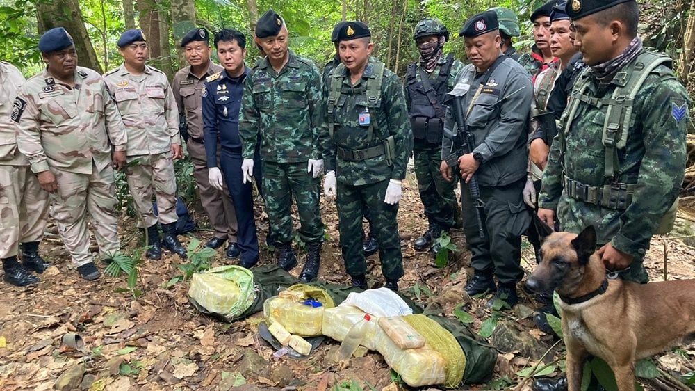 Drug traffickers encounter with military patrol in Chiang Mai