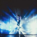 Folk singer Neung Phalanchai doubles as a rescuer: Helps man during gig | Thaiger