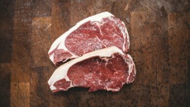 Beefy business gone bad: Police probe 75 tonnes of rotten meat at local markets | Thaiger