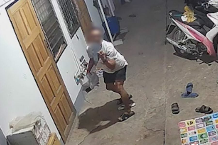 Thai pervert caught on CCTV stealing clothes and flipflops for masturbation (video)