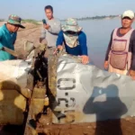 Local fishermen hooked over Vietnam warplane wreckage found in Mekong | Thaiger