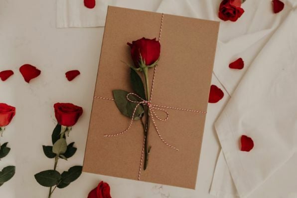 How to deliver on Valentine’s Day: Classic gift ideas for him and her | News by Thaiger