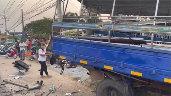 School transport truck crash in Chachoengsao Province injures 13 | Thaiger