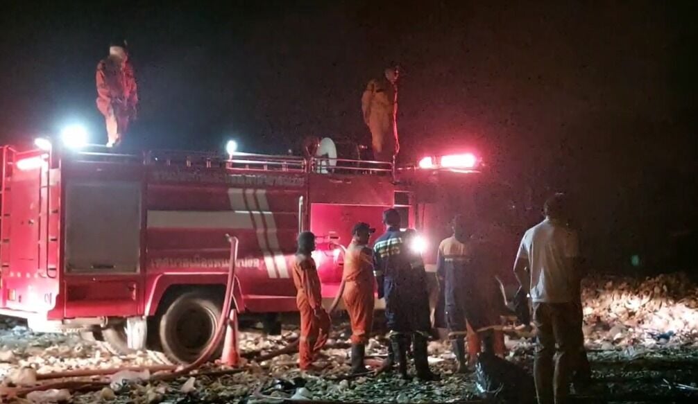 Nong Prue authorities rush to quell massive garbage pond blaze