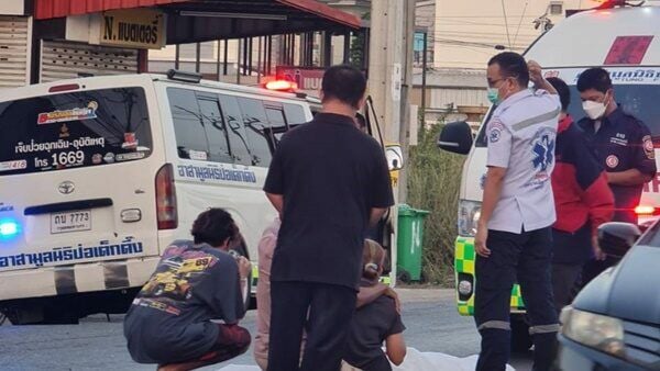 Teen motorcyclist dies in Nonthaburi accident en route to school