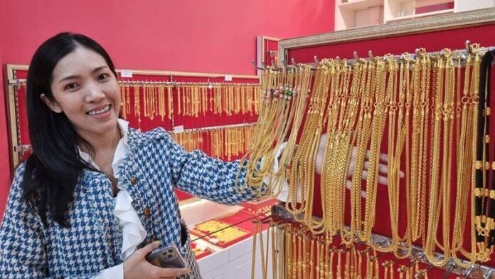 Fake gold sales soar as Thai baht-weight hits 40,000 baht record | Thaiger