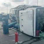 Gas truck flip scatters cylinders on Kanchanaphisek Expressway | Thaiger