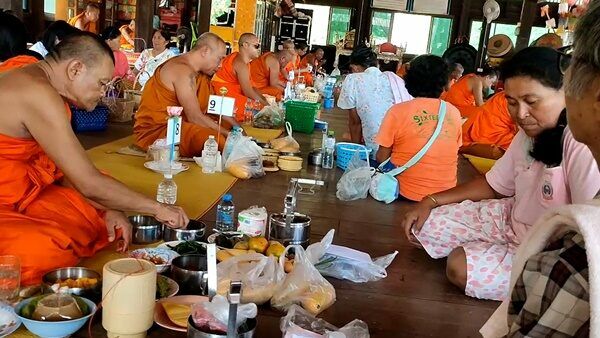 Phetchabun’s fruit merit-making ceremony blends tradition with luck