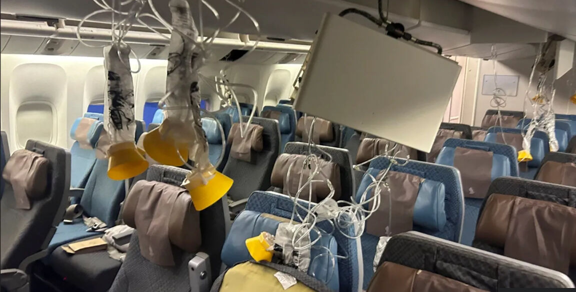 Passengers recount chaos on ill-fated Singapore Airlines flight (video) | News by Thaiger