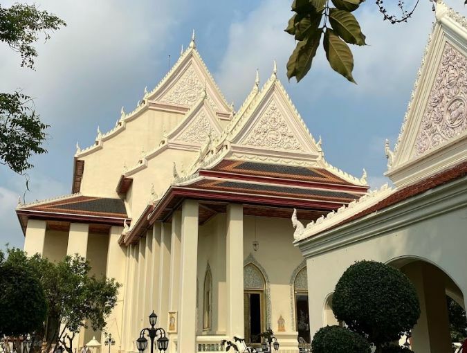 Wat Chaiyo Worawihan, Ang Thong