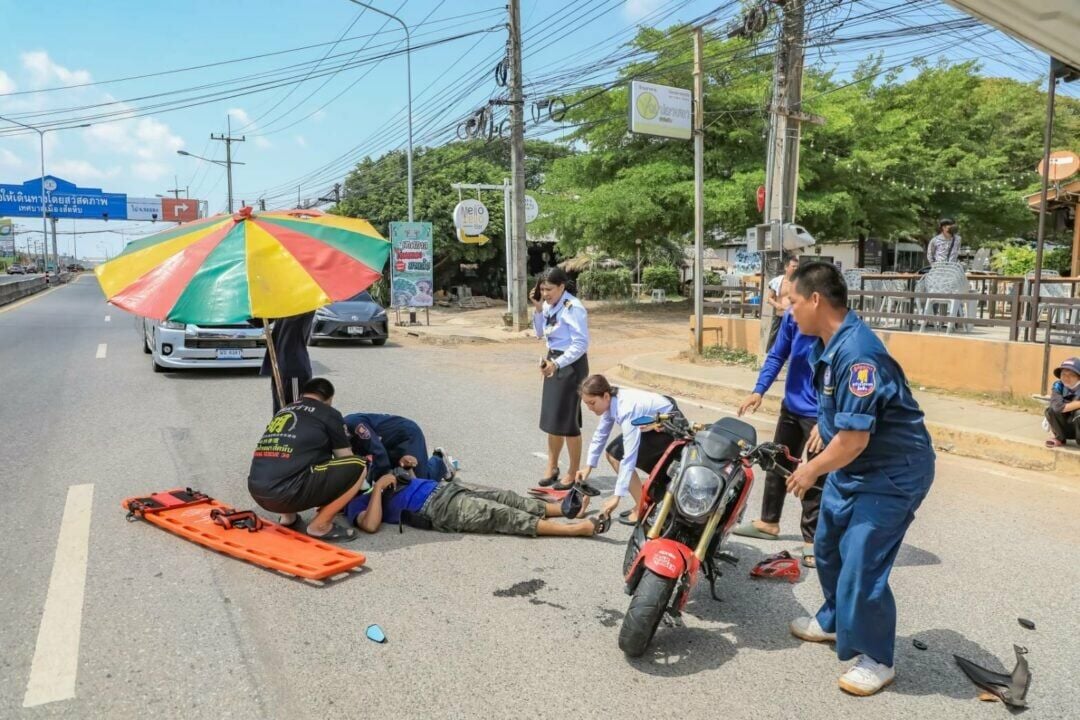 RTN officers sail in to save the day after baht bus-bike bust-up | News by Thaiger