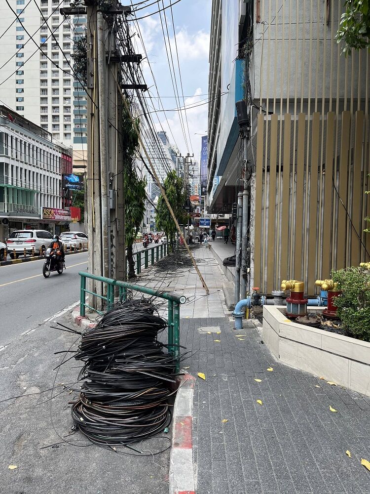 Bangkok's electrifying plan to bury cables sparks into life | News by Thaiger