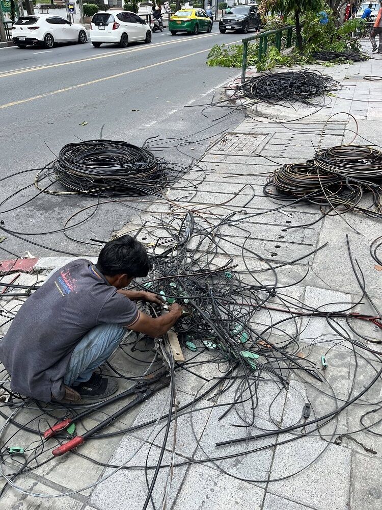 Bangkok's electrifying plan to bury cables sparks into life | News by Thaiger