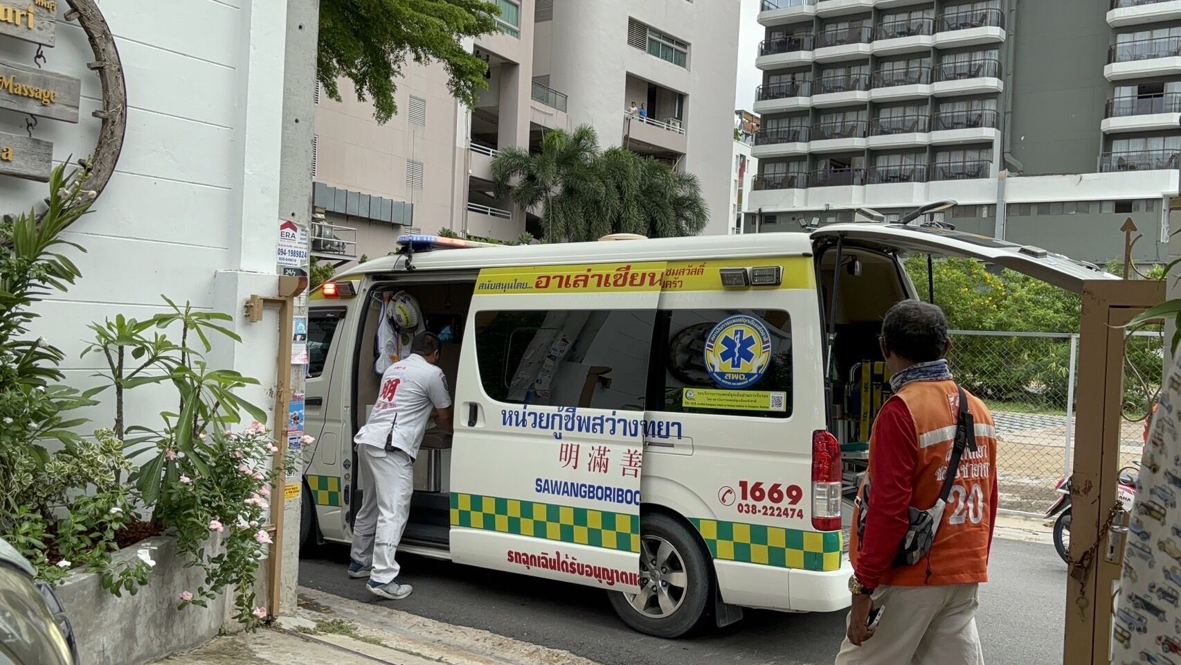 Thai man falls from six-story Pattaya hotel