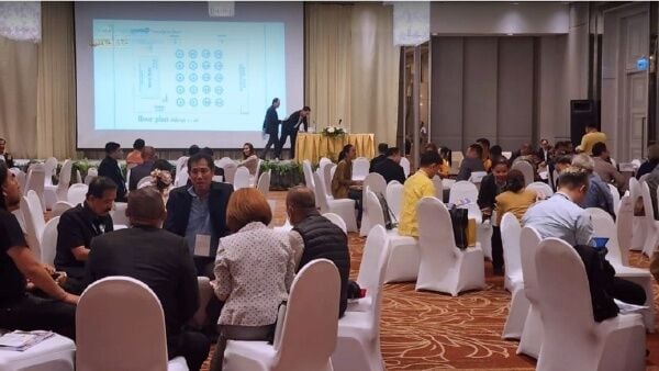 Senators’ showdown: Bangkok hotel hosts candidate meetup