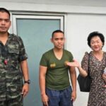 Soldiers praised for returning lost wallet with 30,000 baht to vendor | Thaiger