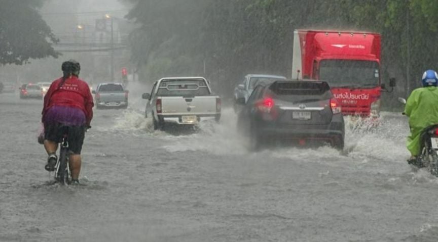 TMD issues weather warning for 39 provinces, rain in Bangkok